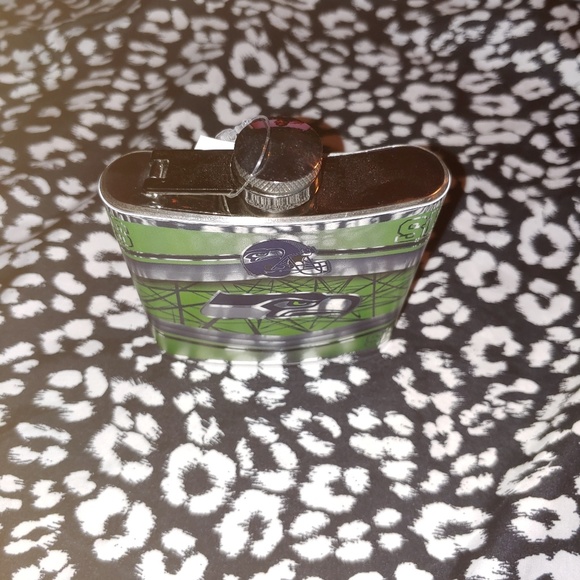 Seahawks flask - Picture 7 of 8